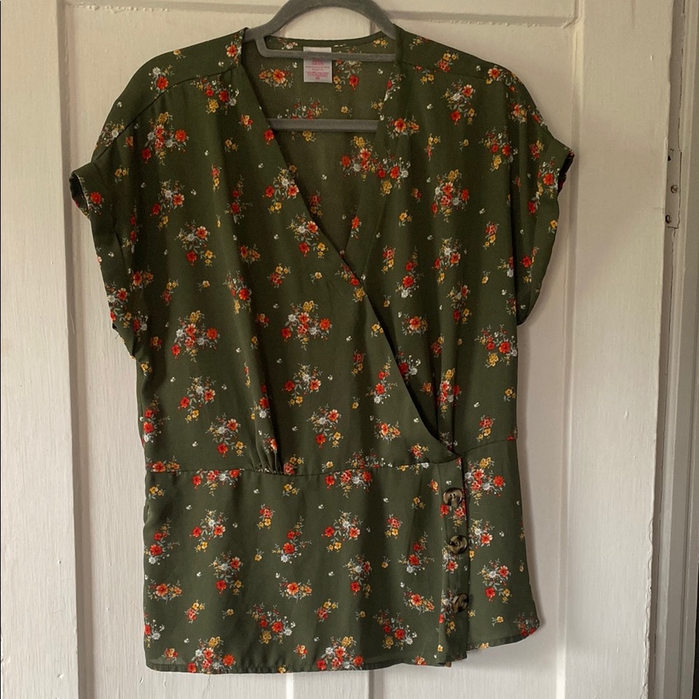 H&M Green Wrap Blouse with V-Neckline and Cap Sleeves